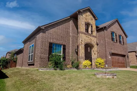 Exterior - 1002 Nail Ln, Euless, TX 76040 photo 3 of 6