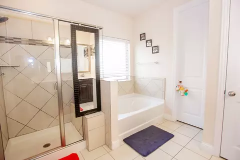 Bath - 1002 Nail Ln, Euless, TX 76040 photo 4 of 5