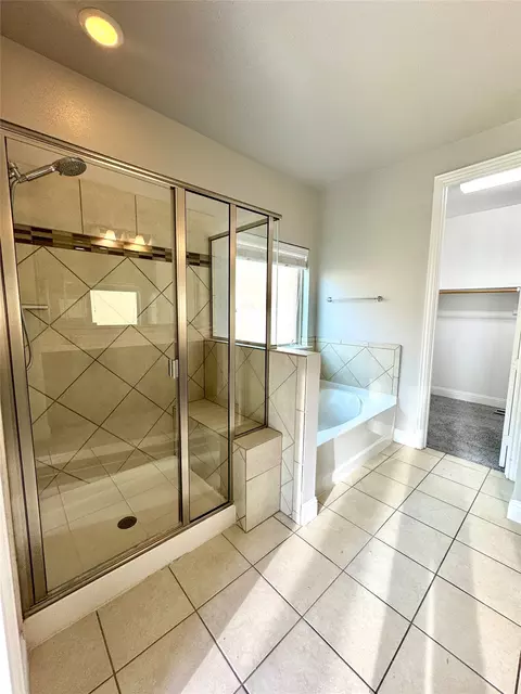 Bath - 1002 Nail Ln, Euless, TX 76040 photo 3 of 5