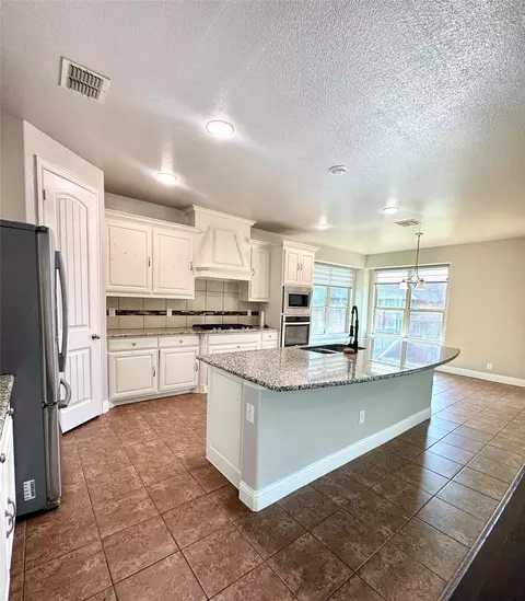 Kitchen - 1002 Nail Ln, Euless, TX 76040 photo 5 of 5