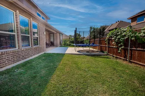 Exterior - 1002 Nail Ln, Euless, TX 76040 photo 6 of 6