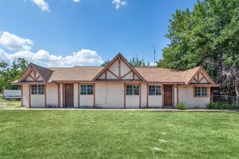 612 Meadow Park Dr, White Settlement, TX 76108