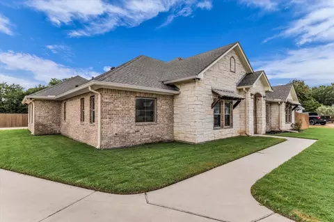 Exterior - 128 Sydney Ln, Lorena, TX 76655 photo 2 of 7