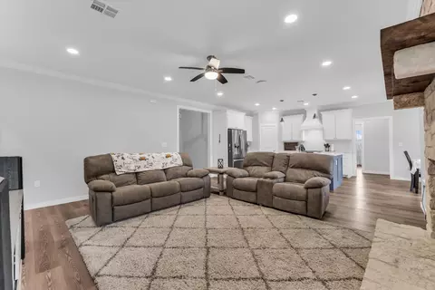 Entry Way - 128 Sydney Ln, Lorena, TX 76655 photo 4 of 4