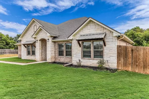 Exterior - 128 Sydney Ln, Lorena, TX 76655 photo 4 of 7