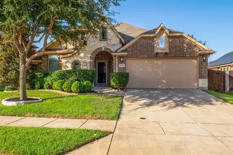 8304 Spitfire Trl, Aubrey, TX 76227
