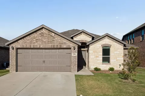 9916 Ginkgo Ln, Crowley, TX 76036