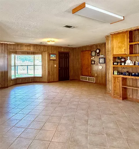 Living - 200 S Speed St, Gustine, TX 76455 photo 2 of 6