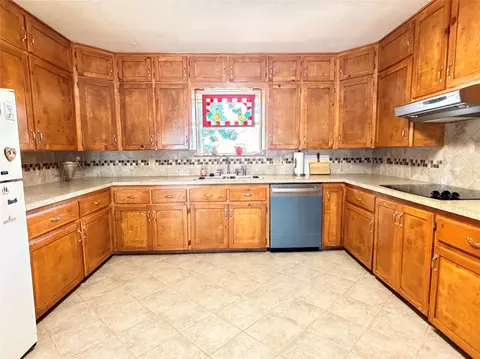 Kitchen - 200 S Speed St, Gustine, TX 76455 photo 4 of 5