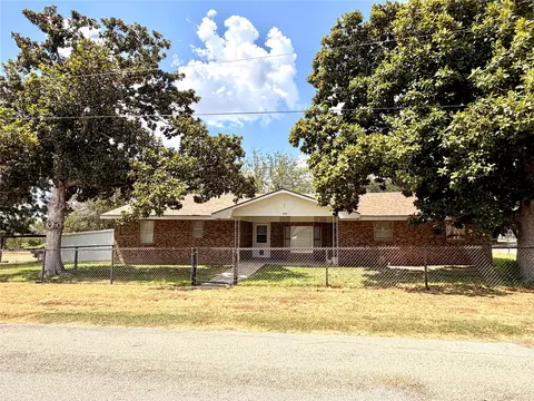 Exterior - 200 S Speed St, Gustine, TX 76455 photo 2 of 5