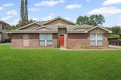 5505 Oak Brook Rd, Arlington, TX 76016