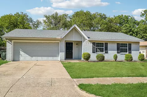 313 Meadowcreek Ln, Garland, TX 75043