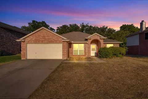 324 Marsha St, Saginaw, TX 76179