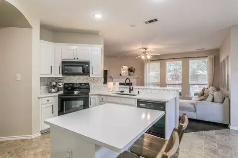 5009 Bedfordshire Dr, Fort Worth, TX 76135