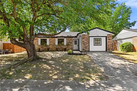 726 Holliday Ln, Duncanville, TX 75116