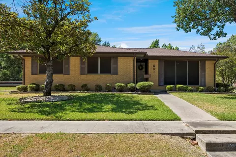 601 Line Dr, Gainesville, TX 76240