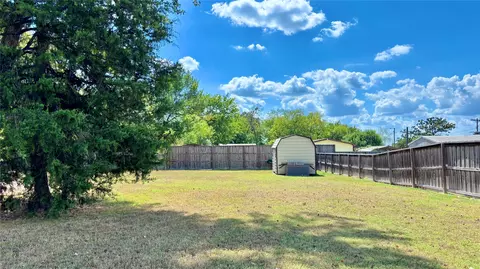 555 Comanche Dr, Quitman, TX 75783 photo 3