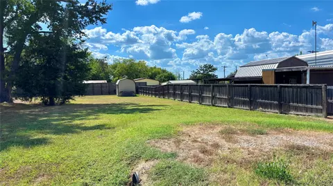555 Comanche Dr, Quitman, TX 75783 photo 2