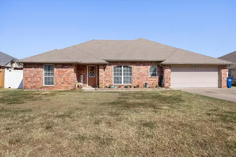 612 Parker Ln, Granbury, TX 76048