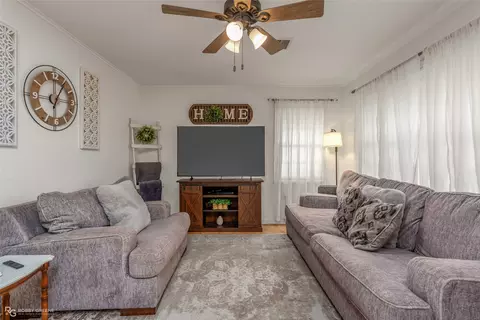 Living - 706 Claiborne St, Minden, LA 71055 photo 3 of 3