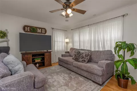 Living - 706 Claiborne St, Minden, LA 71055 photo 1 of 3