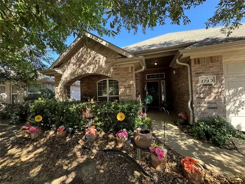 1240 Cottonwood Dr, Crowley, TX 76036