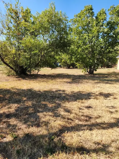 802 E 17th St, Corsicana, TX 75110