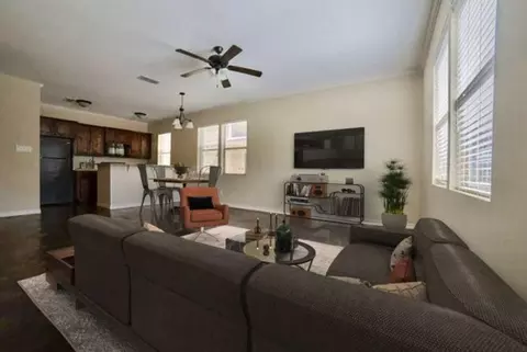 104 College Ave, Fort Worth, TX 76104