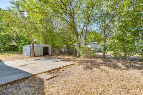 Exterior - 407 Ada St, Cleburne, TX 76031 photo 5 of 9