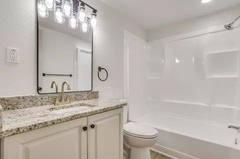 Bath - 407 Ada St, Cleburne, TX 76031 photo 1 of 4