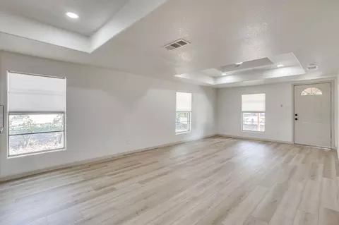 Living - 407 Ada St, Cleburne, TX 76031 photo 7 of 12