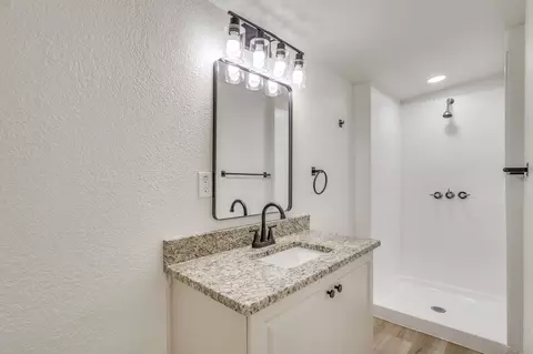 Bath - 407 Ada St, Cleburne, TX 76031 photo 2 of 4