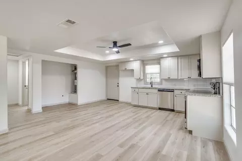 Living - 407 Ada St, Cleburne, TX 76031 photo 10 of 12