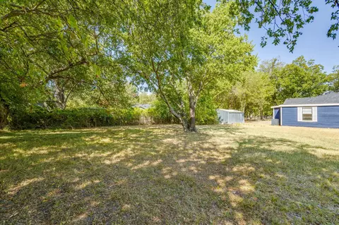 Exterior - 407 Ada St, Cleburne, TX 76031 photo 8 of 9