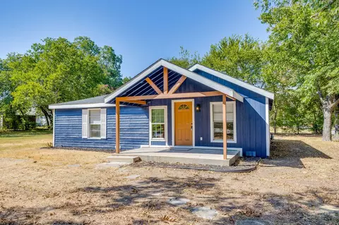 Exterior - 407 Ada St, Cleburne, TX 76031 photo 3 of 9
