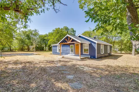 Exterior - 407 Ada St, Cleburne, TX 76031 photo 4 of 9