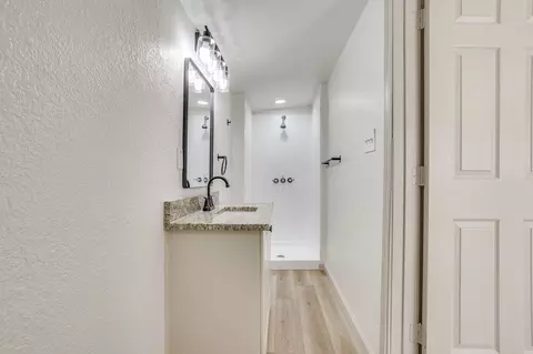 Bath - 407 Ada St, Cleburne, TX 76031 photo 4 of 4