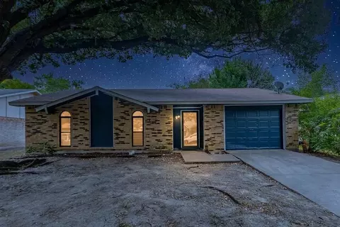 2633 Santa Anna Dr, Grand Prairie, TX 75052