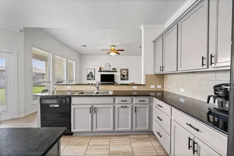 Kitchen - 815 Cross Dr, Temple, TX 76502 photo 6 of 6