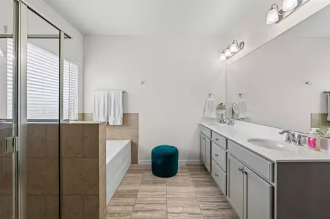 Bath - 815 Cross Dr, Temple, TX 76502 photo 3 of 3