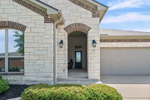 Exterior - 815 Cross Dr, Temple, TX 76502 photo 3 of 6