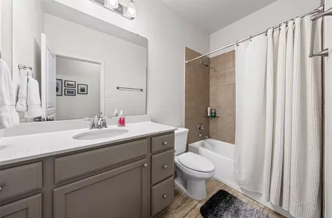 Bath - 815 Cross Dr, Temple, TX 76502 photo 1 of 3