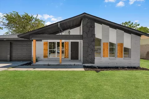 3725 Raphael St, Fort Worth, TX 76119
