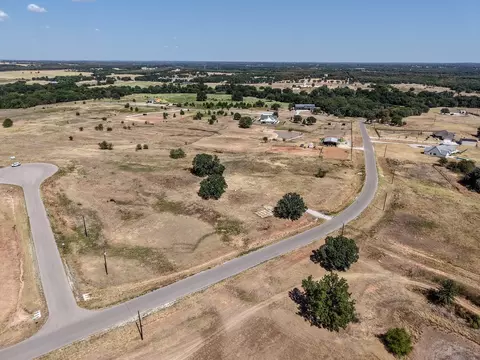 104 Foxtrot Ct, Alvord, TX 76225