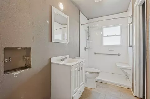 Bath - 1024 Harris Dr, Euless, TX 76039 photo 1 of 1