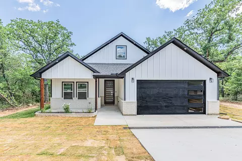 109 Gordons Cir, Runaway Bay, TX 76426