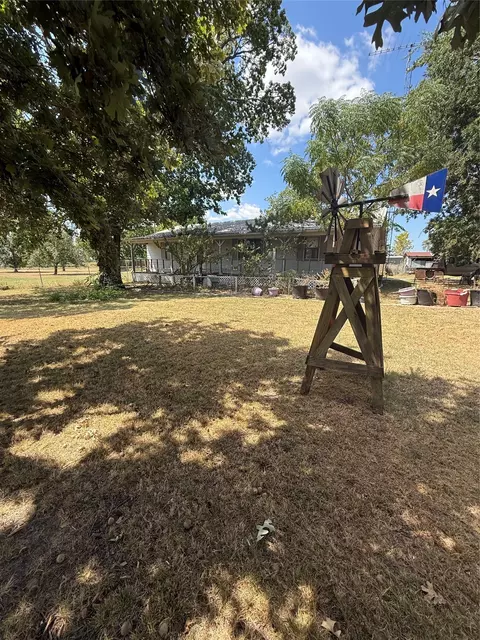 4411 Fm 100, Honey Grove, TX 75446