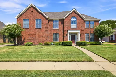 534 Winston St, Grand Prairie, TX 75052
