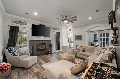 460 Admiral Dr, Gun Barrel City, TX 75156