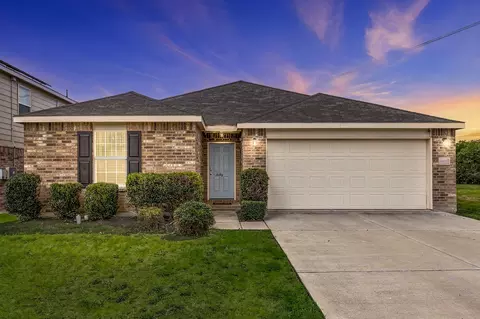 9900 Amosite Dr, Fort Worth, TX 76131